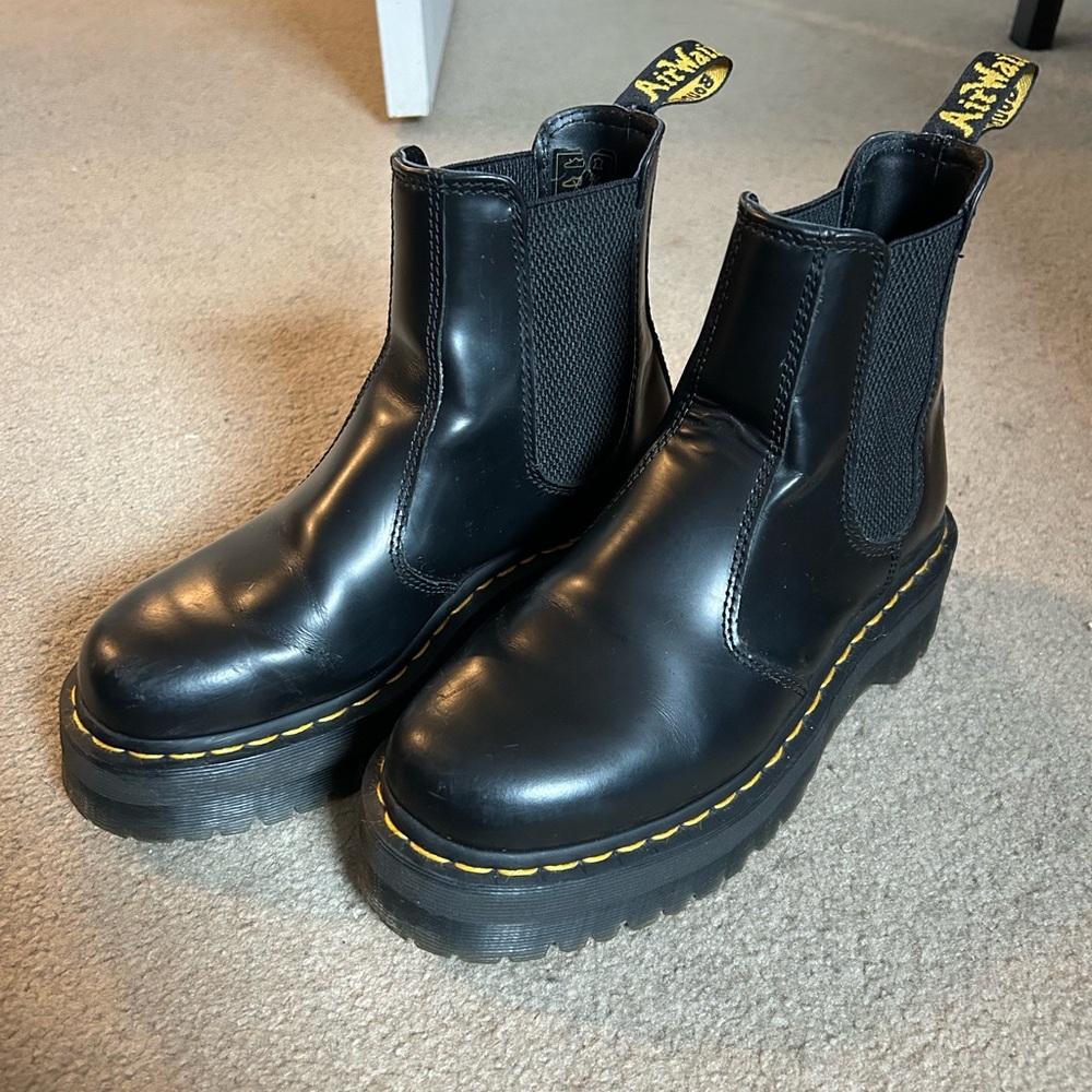 Dr martens platform Chelsea boots